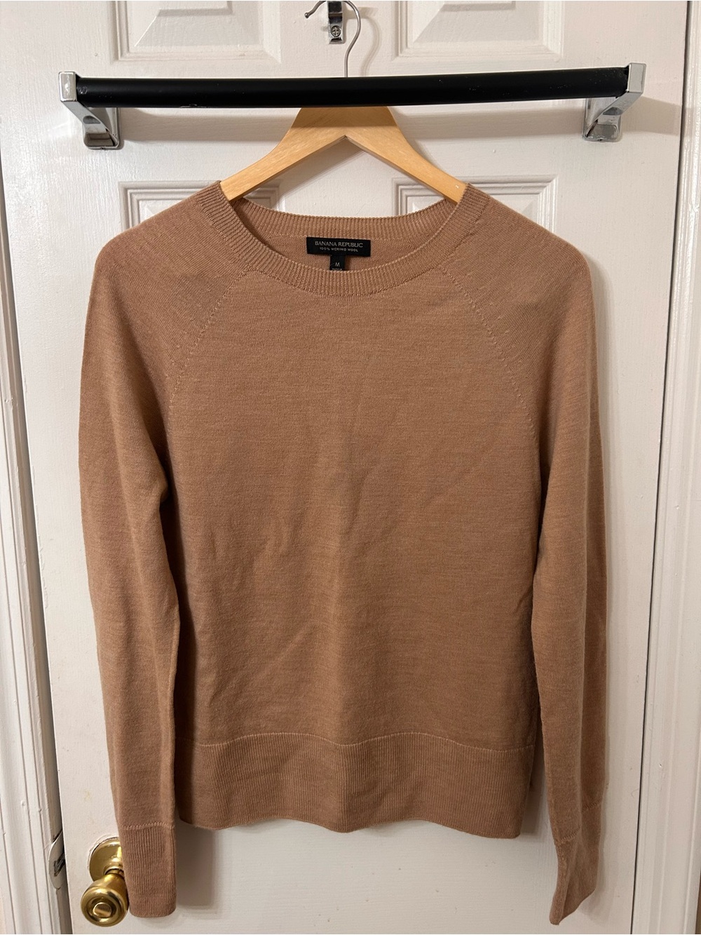 Banana Republic 100% Merino Wool Sweater in New Camel Size Medium